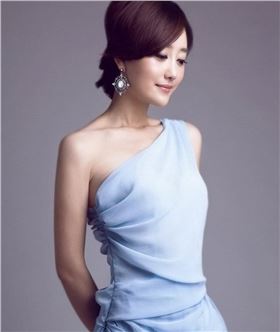 辦公家具女設(shè)計師 辦公家具女設(shè)計師