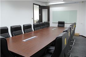 上德企業集團大會議室