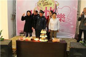 上海辦公家具廠——碧江家具壽星歡聚一堂