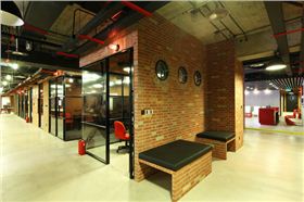 上海辦公家具廠家——辦公空間工業風如何來體現?