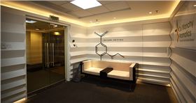 上海辦公家具品牌廠家——碧江辦公家具VS德蒙奇(上海)辦公室前臺(tái)接待區(qū)