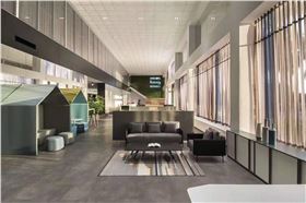 辦公桌辦公椅擺放