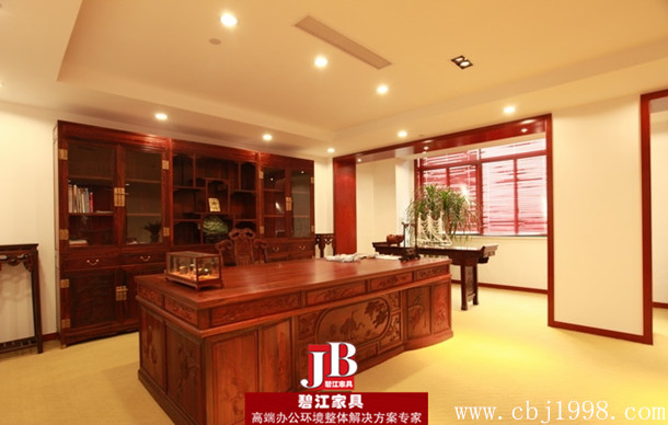 曼姿襪業總經理辦公室