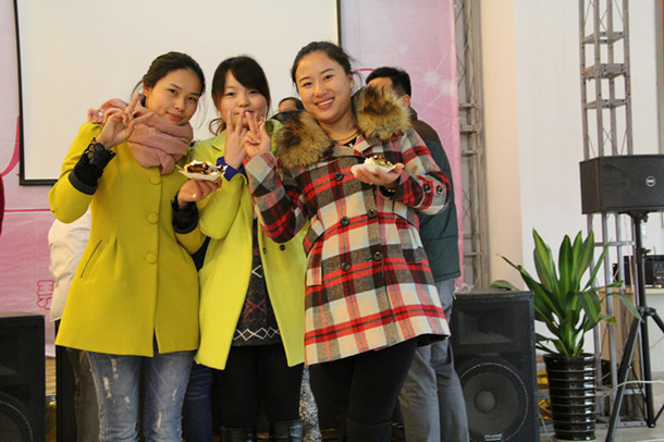 上海辦公家具廠——碧江家具慶生現(xiàn)場