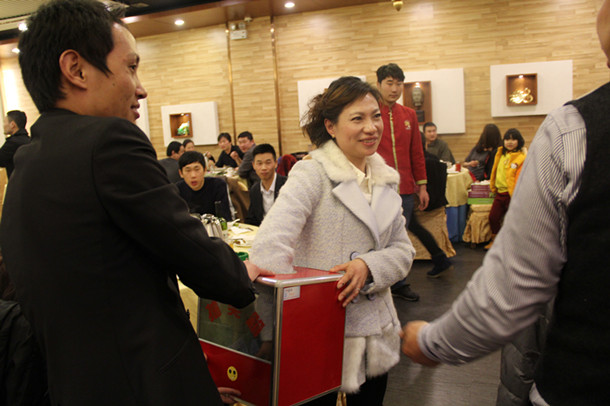 上海辦公家具廠——碧江家具集團(tuán)牛商競選答謝會(huì)現(xiàn)場抽獎(jiǎng)2