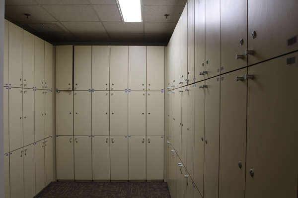 上海辦公家具廠家——碧江辦公家具網為漢今國際打造的更衣室