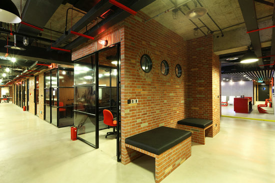 上海辦公家具廠家——辦公空間工業(yè)風(fēng)如何來體現(xiàn)?