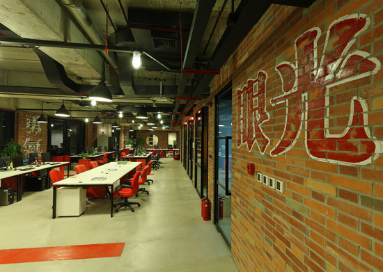 上海辦公家具廠家——工業(yè)風(fēng)下的標(biāo)語墻 上海辦公家具廠家——工業(yè)風(fēng)下的標(biāo)語墻