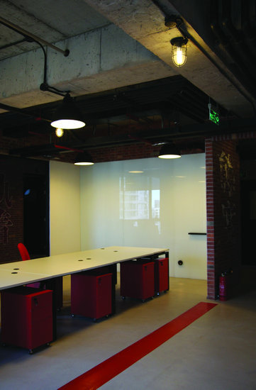 上海辦公家具廠家——工業(yè)風(fēng)下的公共白板區(qū) 上海辦公家具廠家——工業(yè)風(fēng)下的公共白板區(qū)