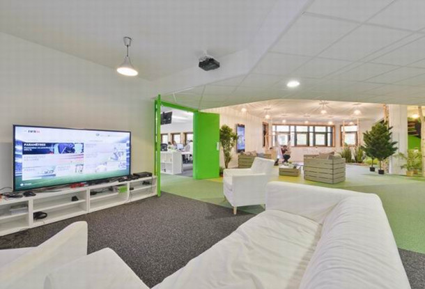 上海辦公家具廠家:草原風前臺休閑區