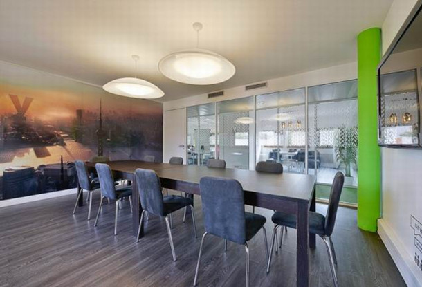 上海辦公家具廠家:草原風前臺會議室