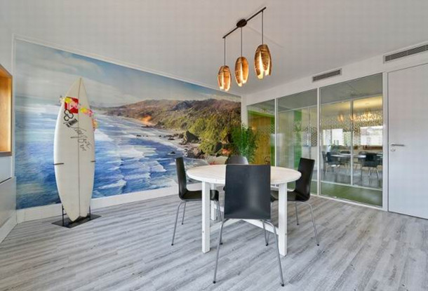 上海辦公家具廠家:草原風前臺會議室