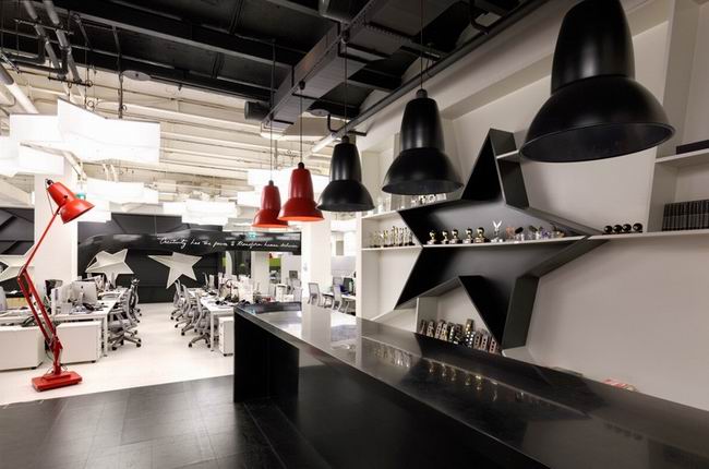 上海碧江辦公家具帶給您異樣的配鏡工作環境 上海碧江辦公家具帶給您異樣的配鏡工作環境