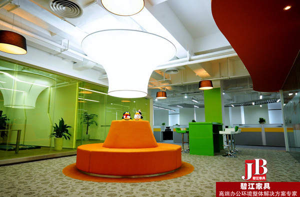 碧江家具為騰訊上?？偛看蛟斓臅r尚辦公家具空間