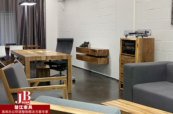 碧江辦公家具網(wǎng)給廣電集團(tuán)一站式配置的高端辦公家具空間