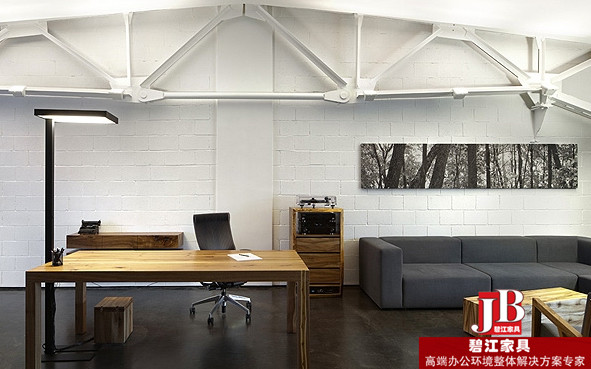 碧江辦公家具網(wǎng)給廣電集團(tuán)一站式配置的高端辦公家具空間