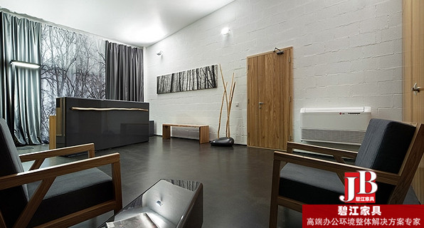 碧江辦公家具網(wǎng)給廣電集團(tuán)一站式配置的高端辦公家具空間