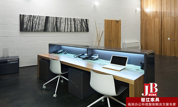 碧江辦公家具網(wǎng)給廣電集團(tuán)一站式配置的高端辦公家具空間