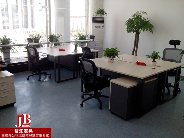 上海廣電電器職員辦公區(qū)家具配置實景圖