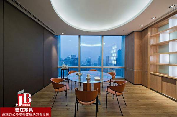 巨慧財富小會議室辦公家具配置實景圖