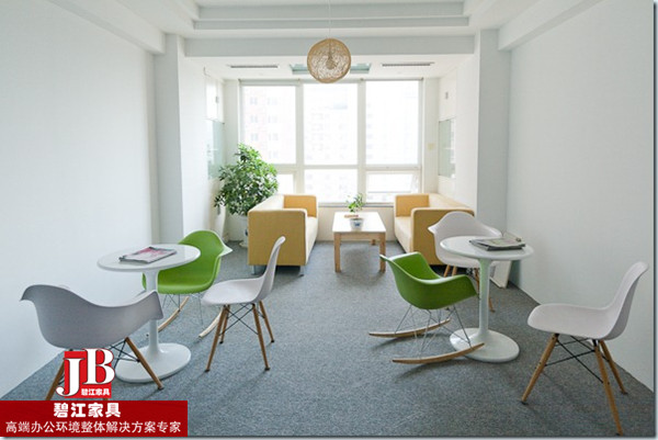 巨慧財富洽談室辦公家具配置實景圖