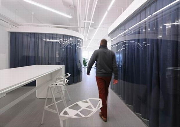 星云智熵科技公司洽談桌椅