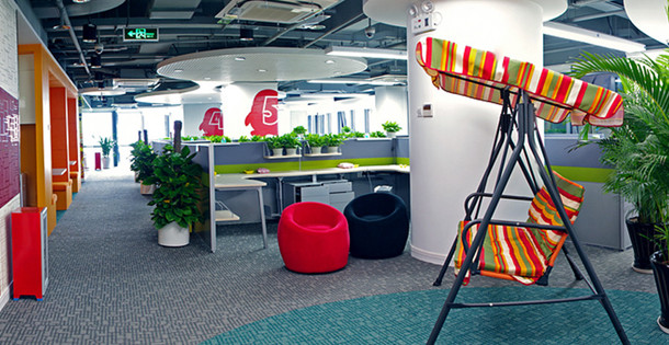 騰訊公司超逼格的辦公家具環(huán)境