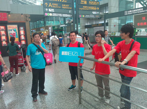 魅族接待人員早早在機場等候